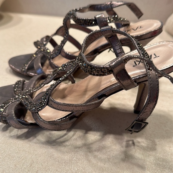 Fun glitzy heels - Picture 2 of 5